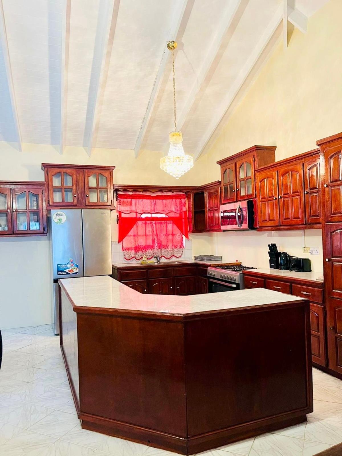 Castle Berry Apartments Kingstown Bagian luar foto